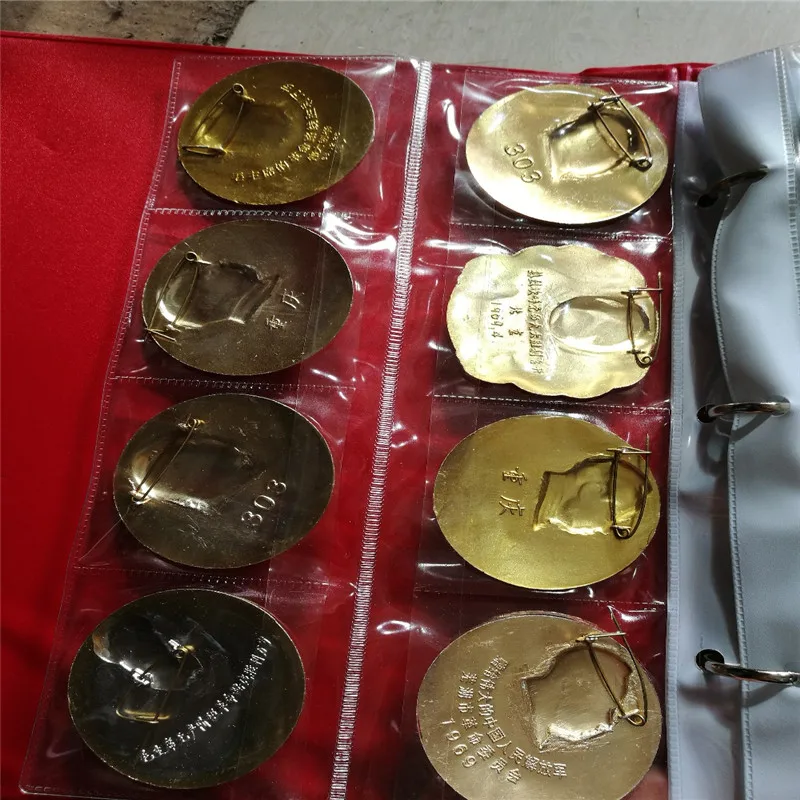 Набор памятных медалей председателя Мао старый Культурный революцию в Китае |