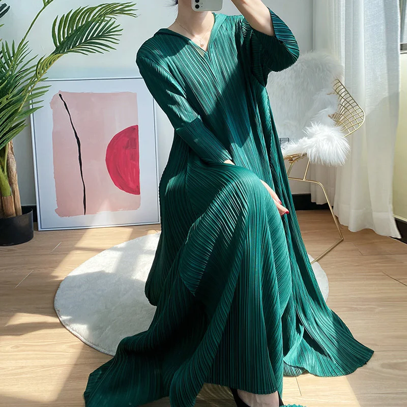 

2021 Autumn New Pleated Three-quarter Sleeve Long-sleeved Black Dress Loose All-match Solid Color Cloth For Women Skirt