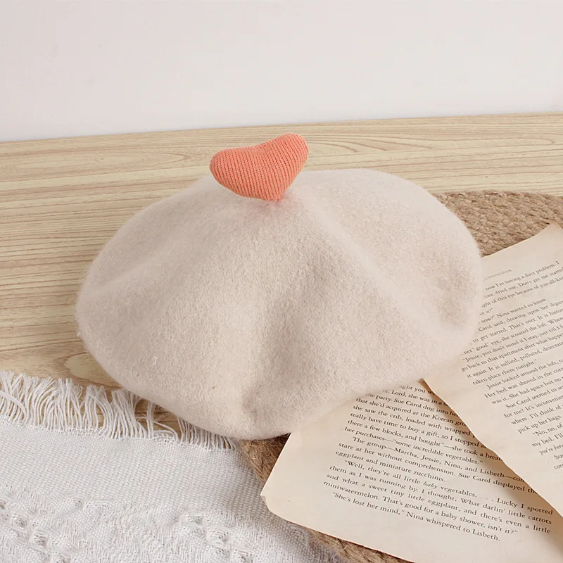 Шапка-берет детская осенне-зимняя теплая с объемными сердечками для девочек 2022 |