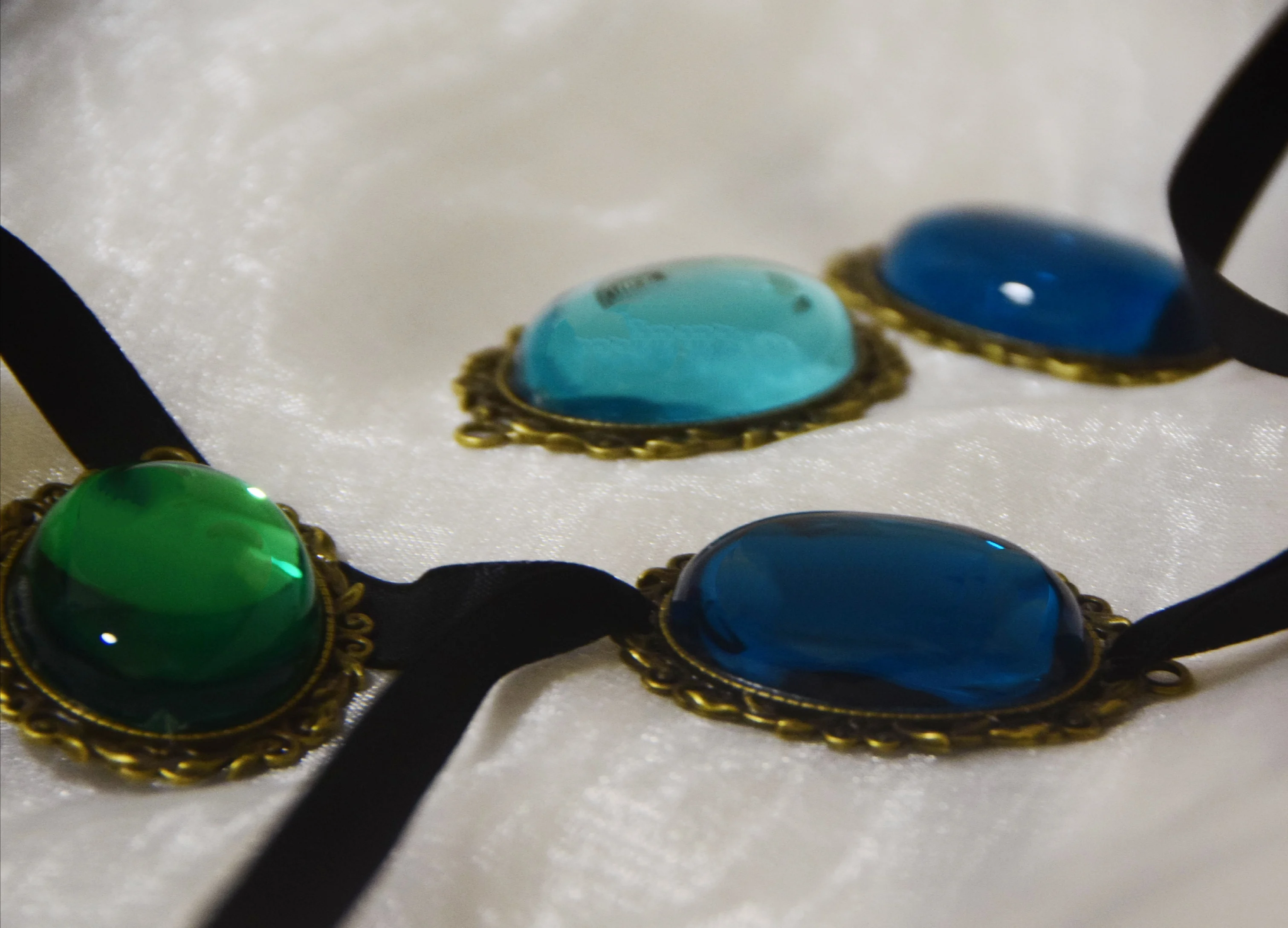 Аниме ожерелье Bungo Stray Dogs Дазай Осаму Косплей Мужчины Женщины Студенты Камень Брошь Воротник Аксессуары Рождественские подарки.