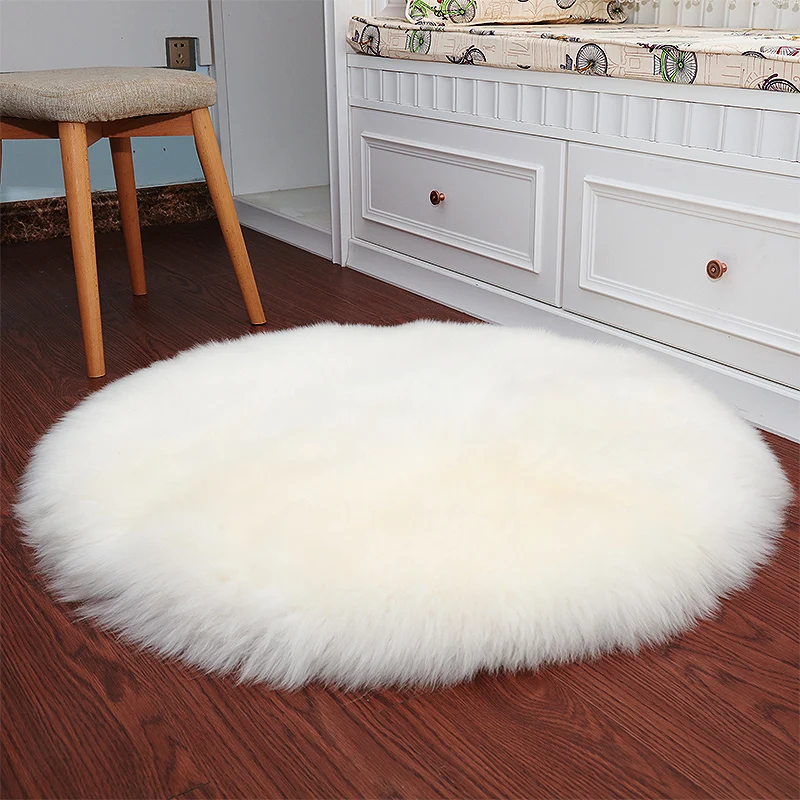 

Round soft plush artificial sheepskin carpet is used in living room and bedroom, and soft floor mats are used in bedroom, family