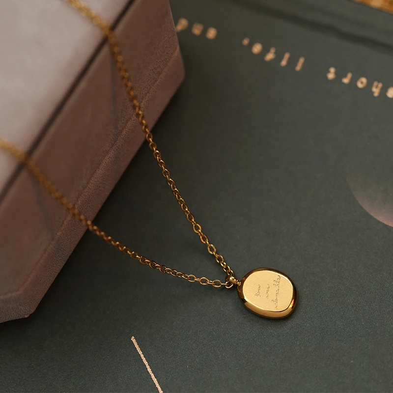 Новая позолоченная титановая стальная цепочка с маленьким золотым квадратным