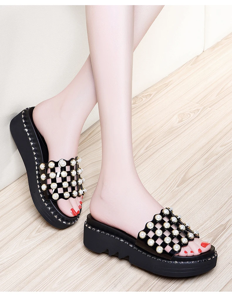 

New fashion outdoor flat bottomed and thick bottomed beach spring and summer cool slippers women's shoes