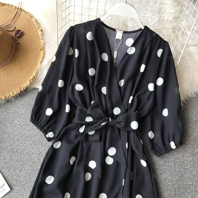 

2019 Summer Wave Point V-neck High Waist French Retro Holiday Wind Dress Female Puff Sleeve Long Section