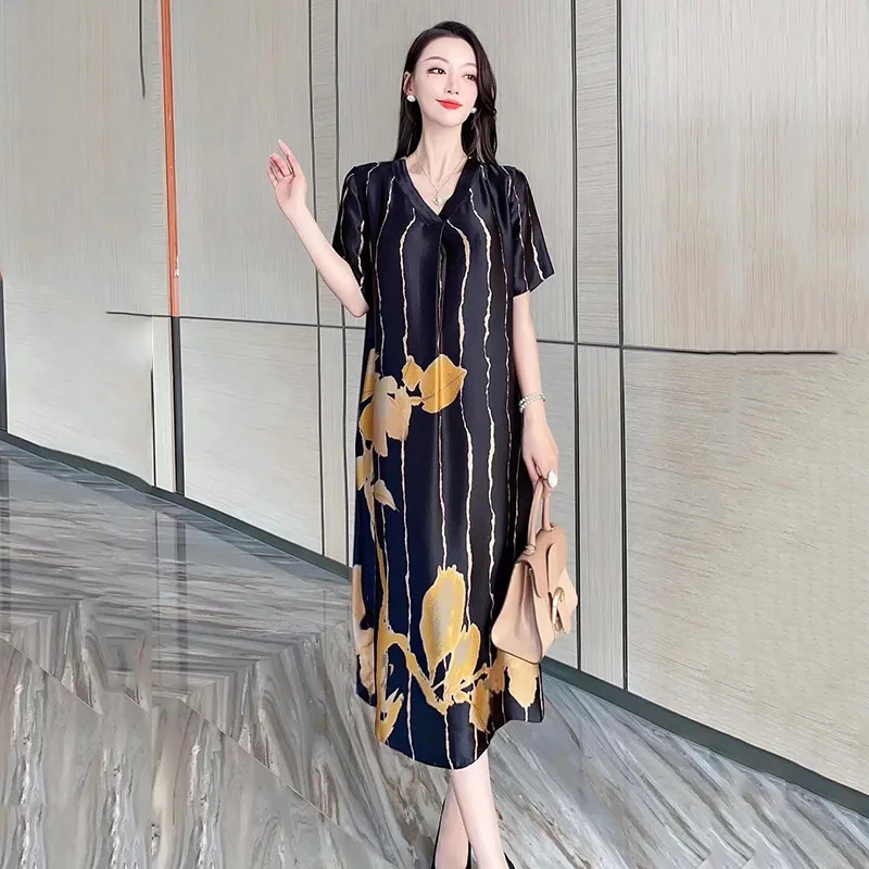 

Silk dress 2021 summer new product elegant V-neck print loose large medium length skirt