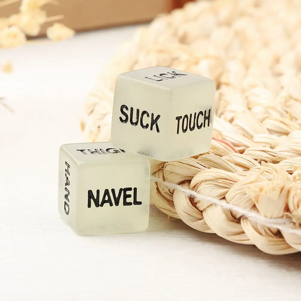 

2Pcs Gift Game Creative Valentines Day Toy English Carved Couple Dice