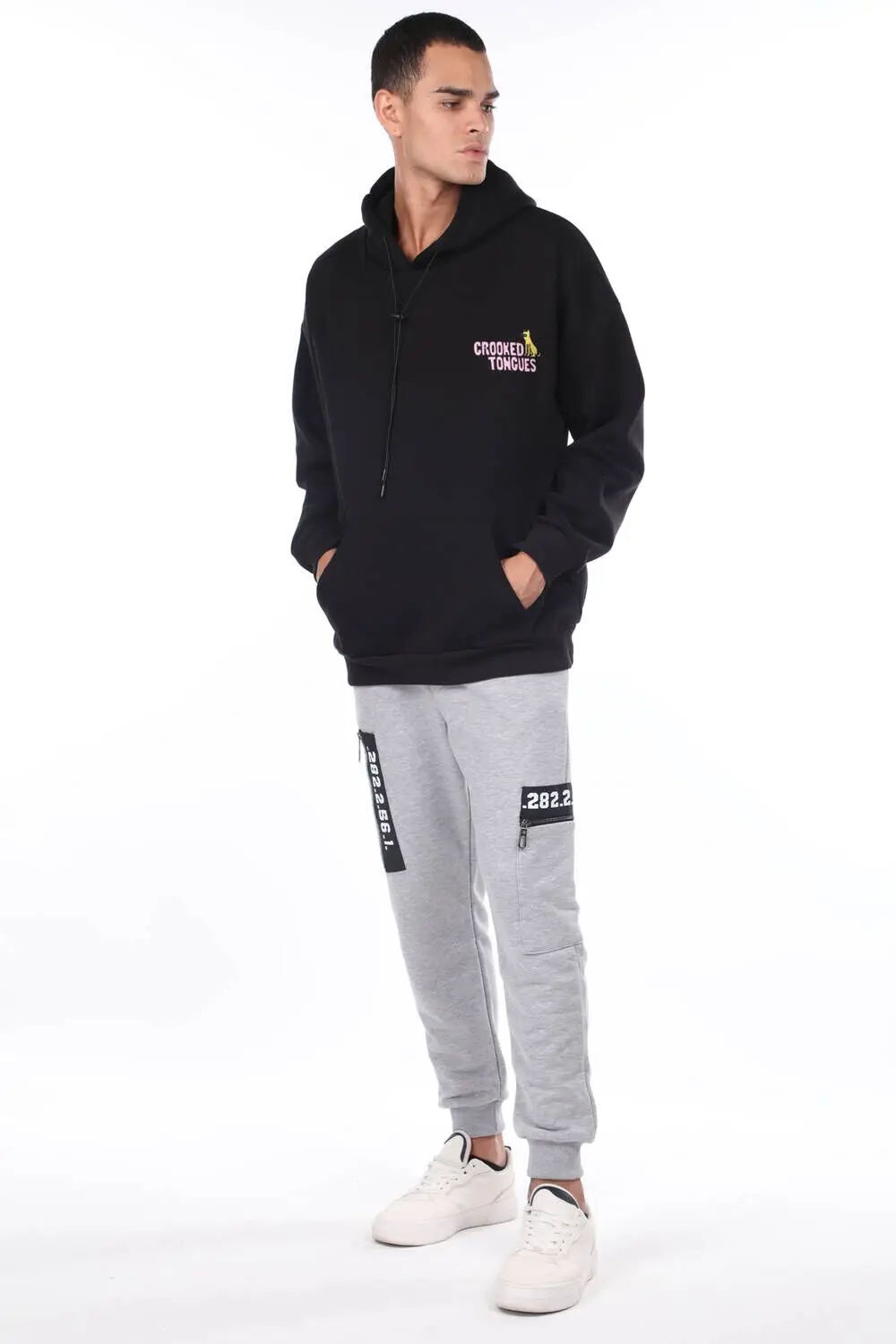 

Kanguru Cepli Baskl Kaponlu Siyah Erkek Sweatshirt