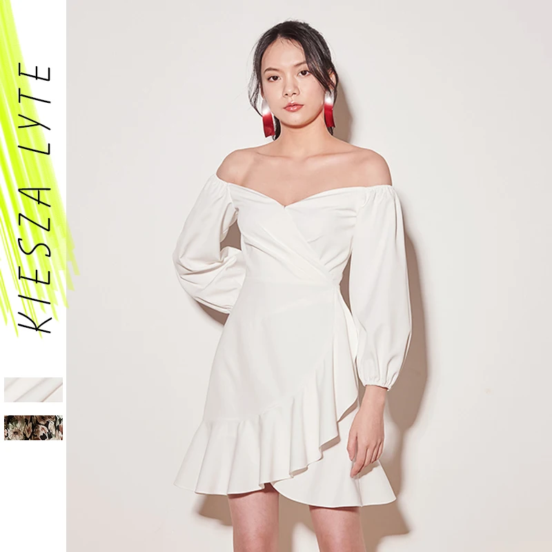 Женское платье с открытыми плечами белое эластичное цветочное мини рукавами