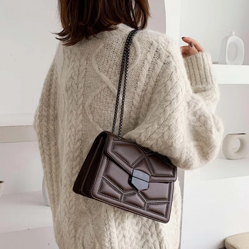 Маленькая сумка через плечо с заклепками и цепочкой для женщин 2020 женские