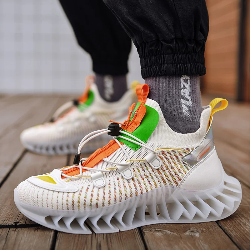 Trendy Blade Running Shoes for Men Antiskid Damping Sport Shoes Training Breathable Mesh Reflective Sneakers Men Zapatillas