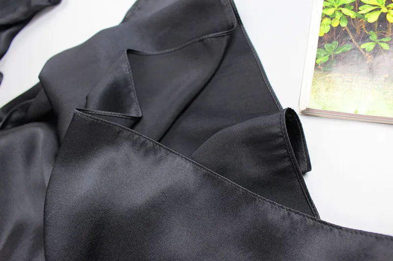 Женское длинное платье без рукавов из 100% чистого шелка черного цвета с вырезом