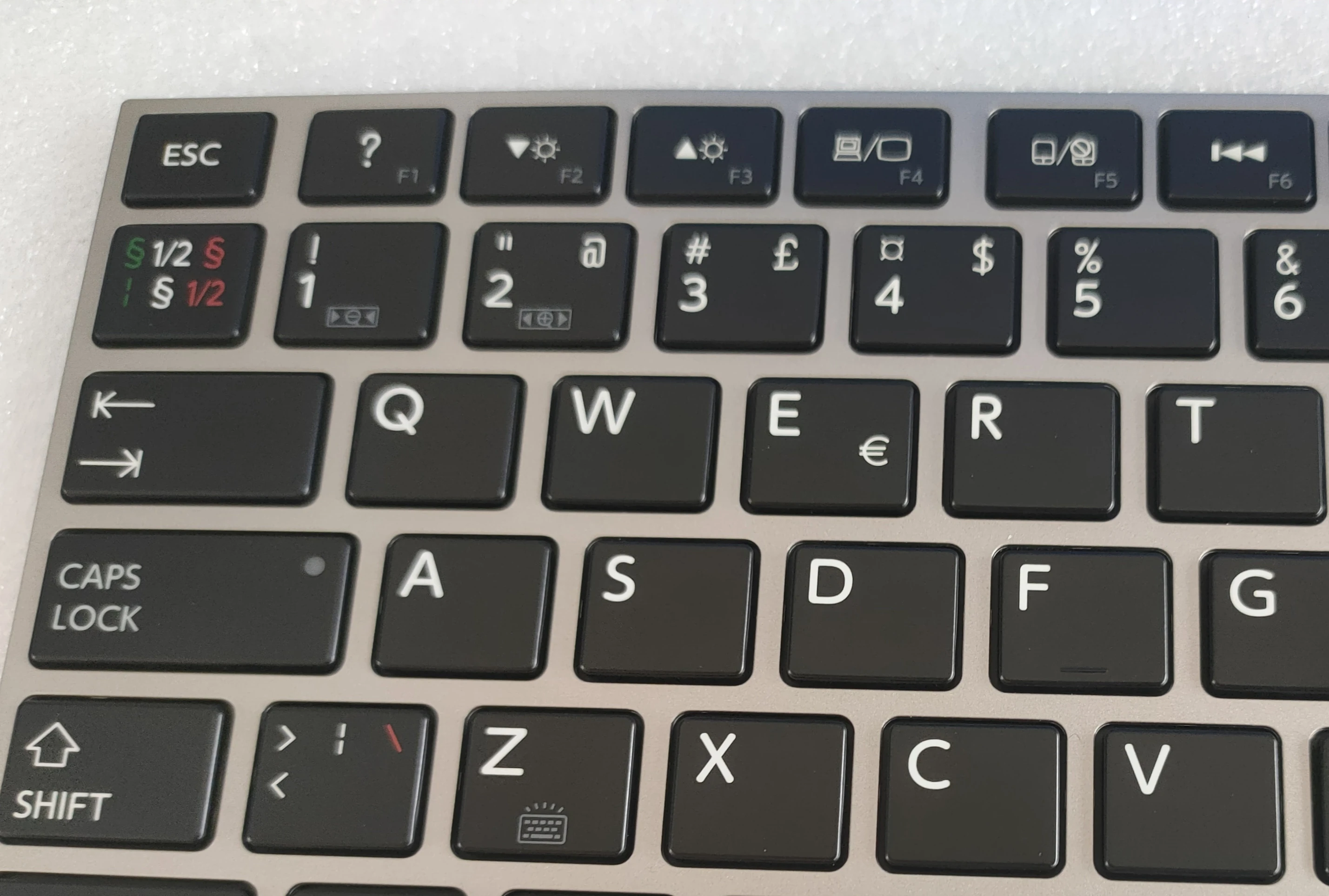 Новая Серебристая Клавиатура для ноутбука Toshiba W30 W30T W35 NR с подсветкой AETI5X01010 -