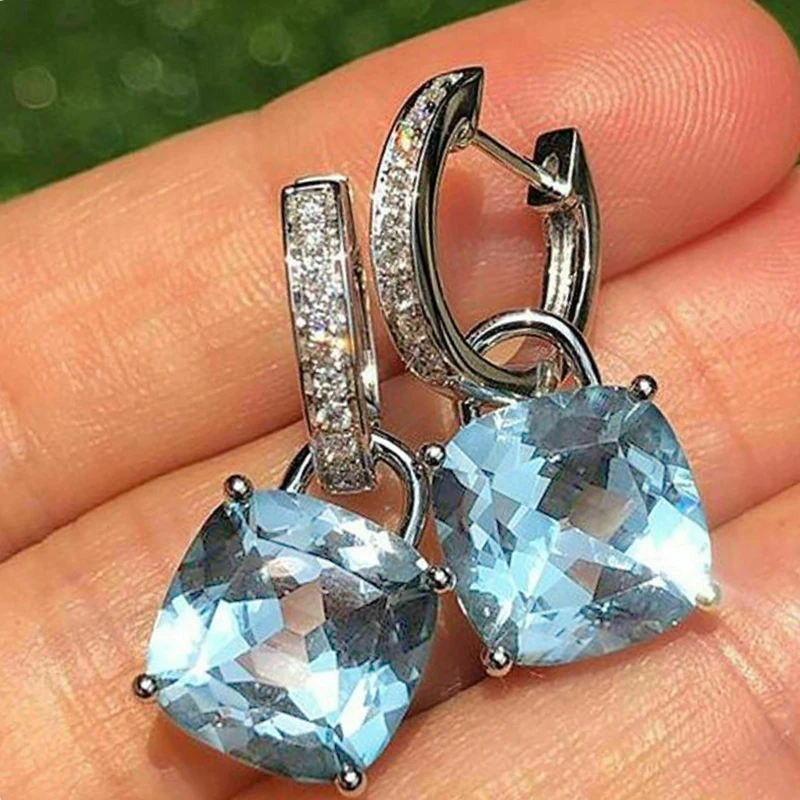 

Женские Висячие серьги с блестящими кристаллами и фианитами