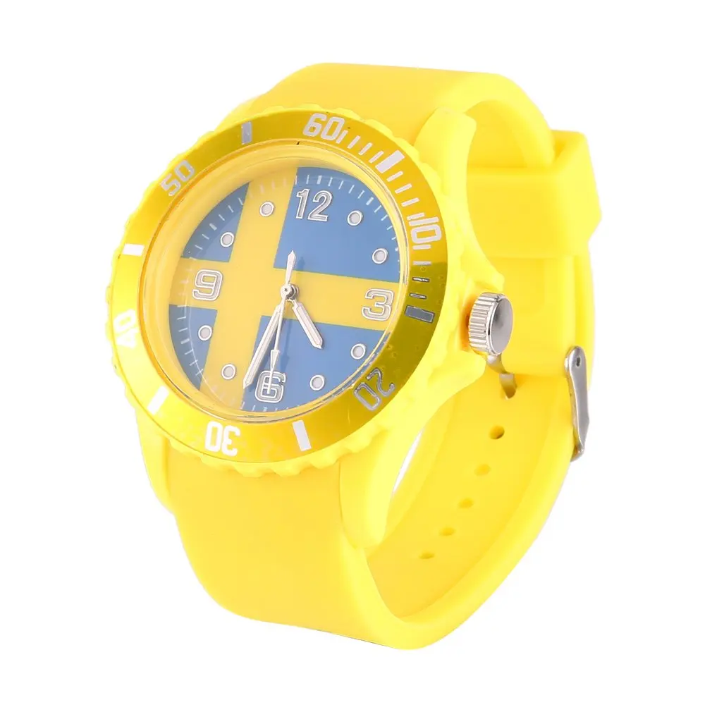 Кварцевые часы с рисунком флага Швеции/России желтый цвет силиконовый ремешок