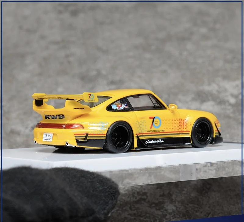 Модель автомобиля из каучука Fuelme 1:64 RWB993 Золушка 70-я годовщина специальное