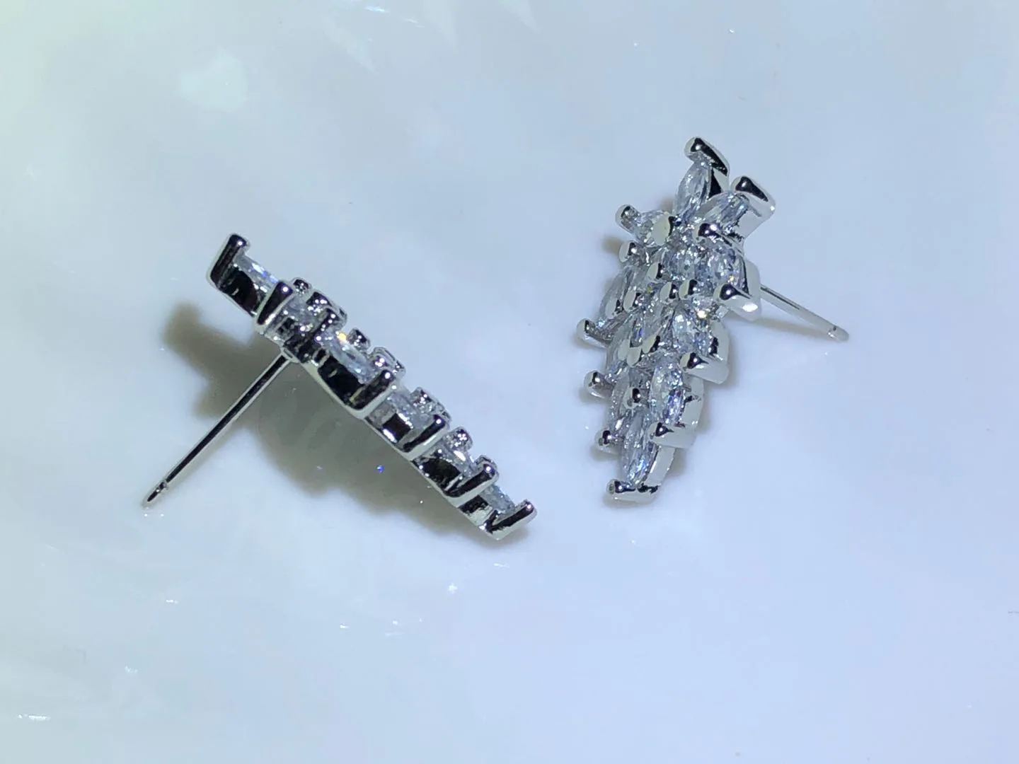 

Ins Style Fashion Earrings s925 Sterling Silver Luxury Crystal Zircon Stud Earrings For Women Love Flower Wedding Jewelry Gifts