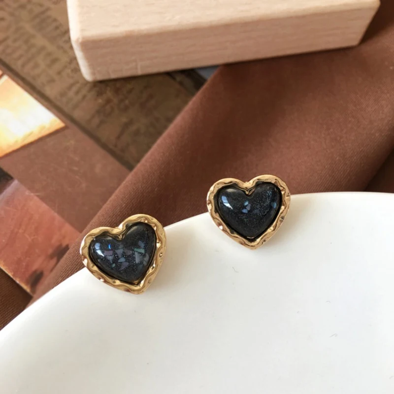 

New Fashion Beautiful Black Hearts Funny Clip Earrings Girls Love Korean Earrings 2021 Cute Sweet Earring For Women Girl Gifts