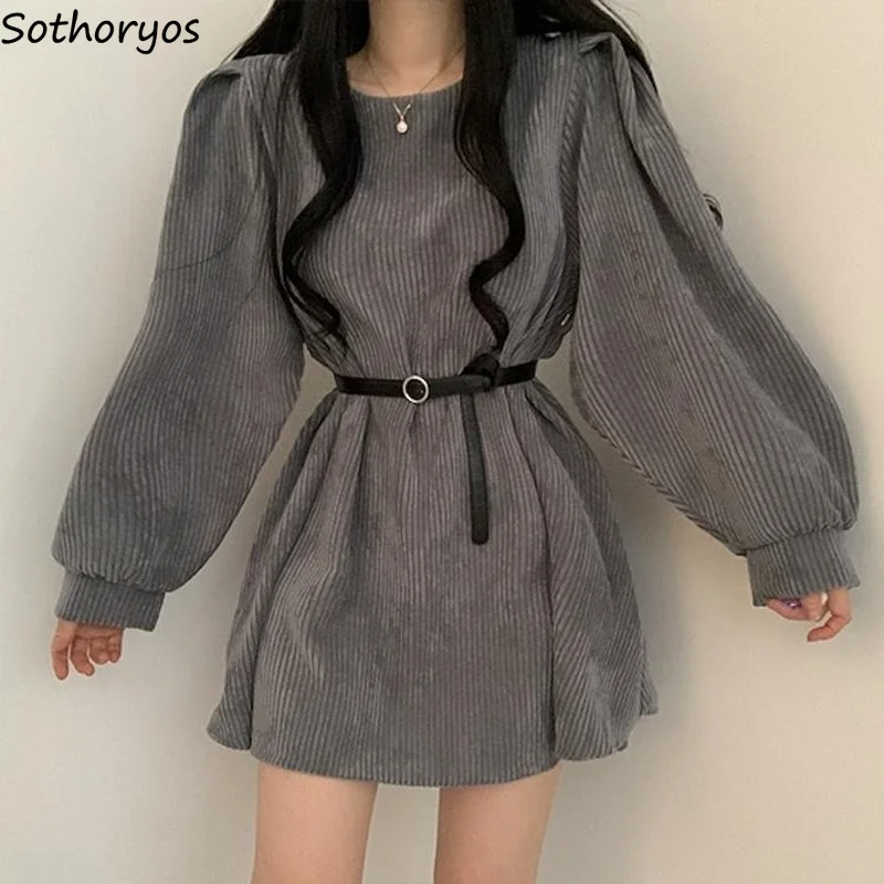 Платье женское вельветовое ТРАПЕЦИЕВИДНОЕ с круглым вырезом и длинными