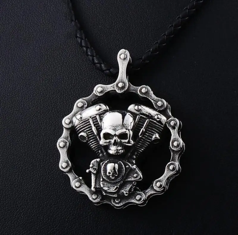 

Cool Metal Skull Motorcycle Engine Pendant Rock Hip Hop Locomotive Party Domineering Jewelry Men's Necklace