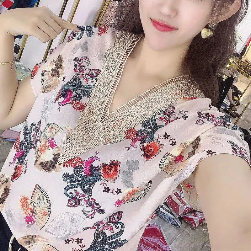 

Printing deep V-neck short sleeve floral tee women Fashion casual plus size Chiffon tee lace patchwork Korean allmatch tops
