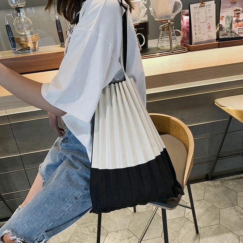 

New Japan Style Issey Vertical-pleats Shoulder Bag Women Pleated Color Changing Shopping Bag Lightweight And Durable Totes