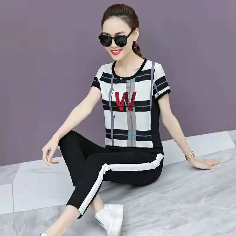 

Sports Suit Women's Summer New 2021 Fashion Casual Sports Suit Plaid Short-sleeved Nine-point Pants Two-piece Trend
