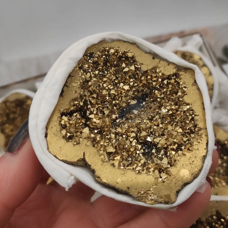 

1 шт натуральный кристаллический Агат пещера покрытая образец