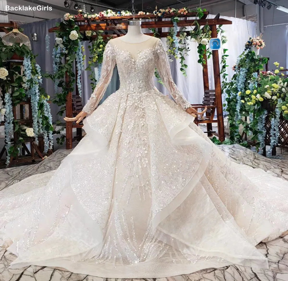 Свадебное платье с рюшами плюс размер круглым вырезом блестками кружевами