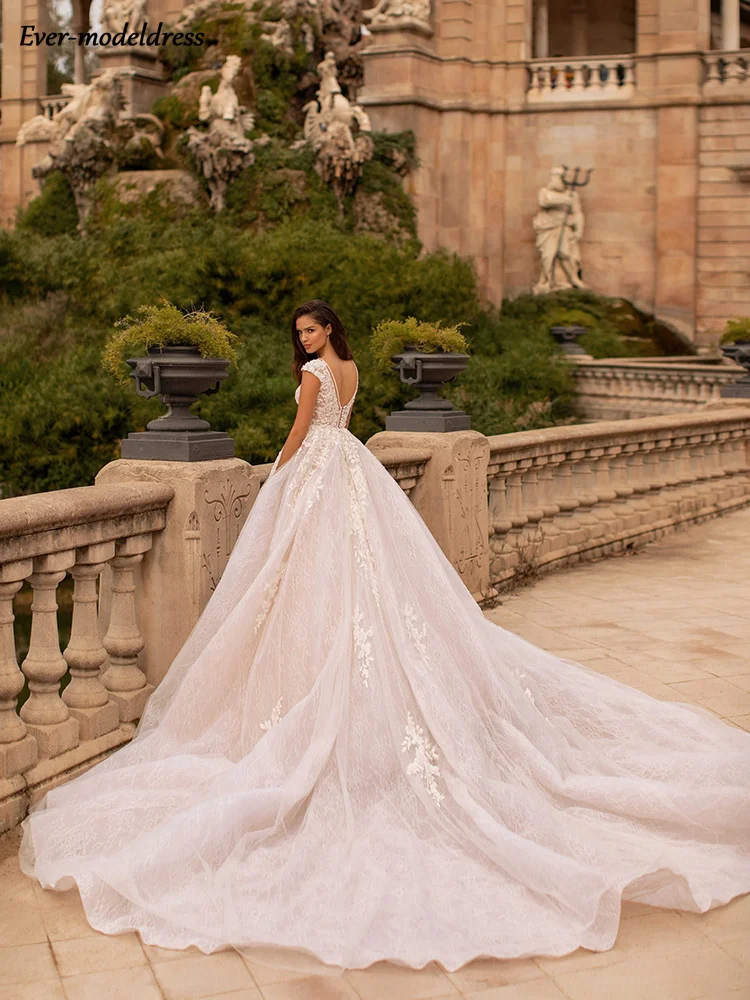 

Princess Ball Gown Lace Wedding Dresses Appliques V Neck Open Back Sweep Train Bride Dress Robe De Mariee 2021 Vestidos De Noiva