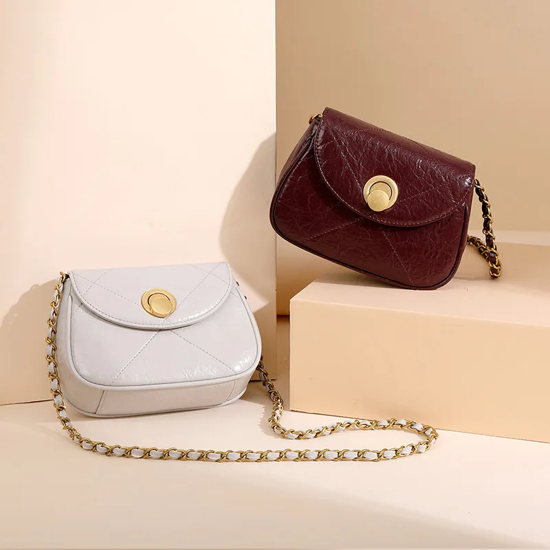 

2021 New Bag Female Korean Version Of The Wild One-shoulder Messenger Bag Commuter Chain Diamond Small Square Bag