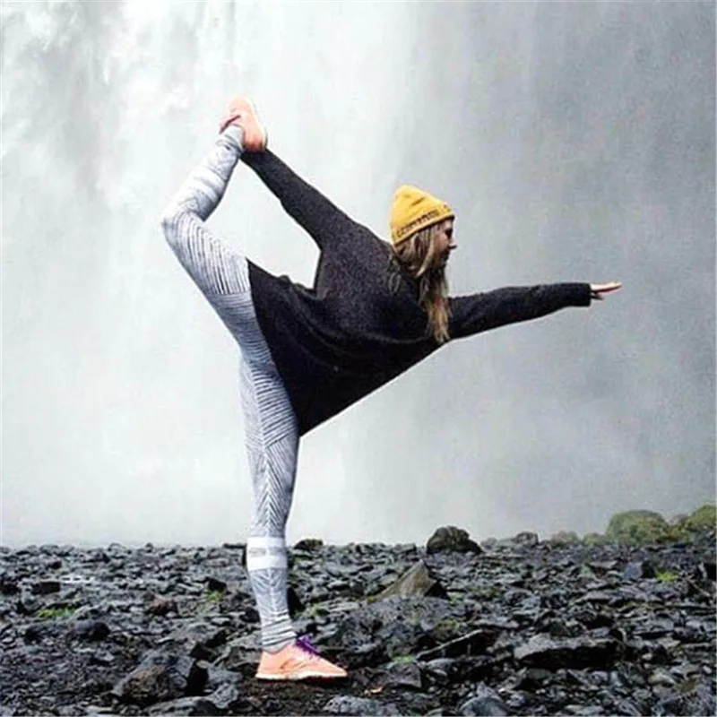 

Explosive women's black and white strip printing fitness sports leggings