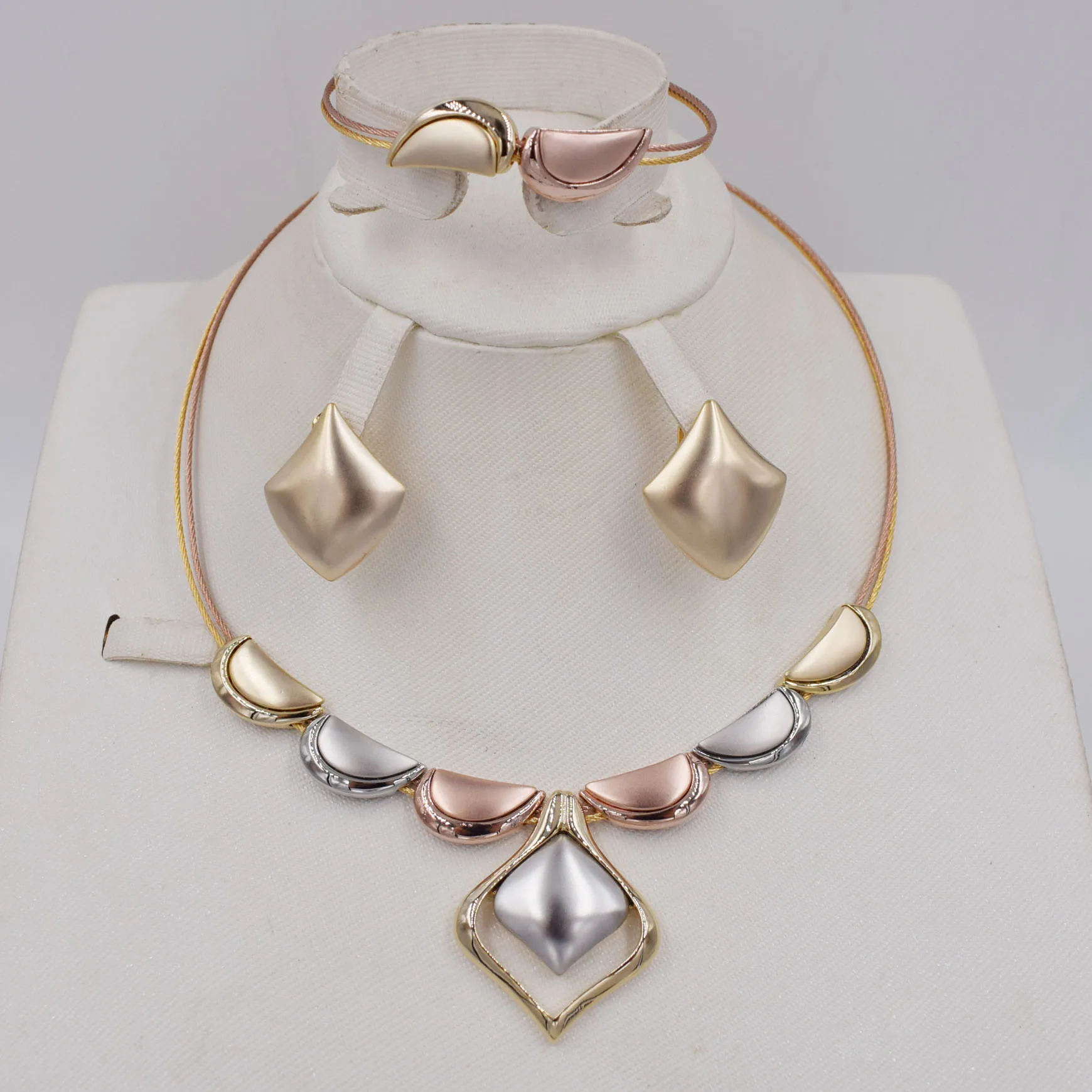 Комплект ювелирных украшений из бисера и | Украшения аксессуары