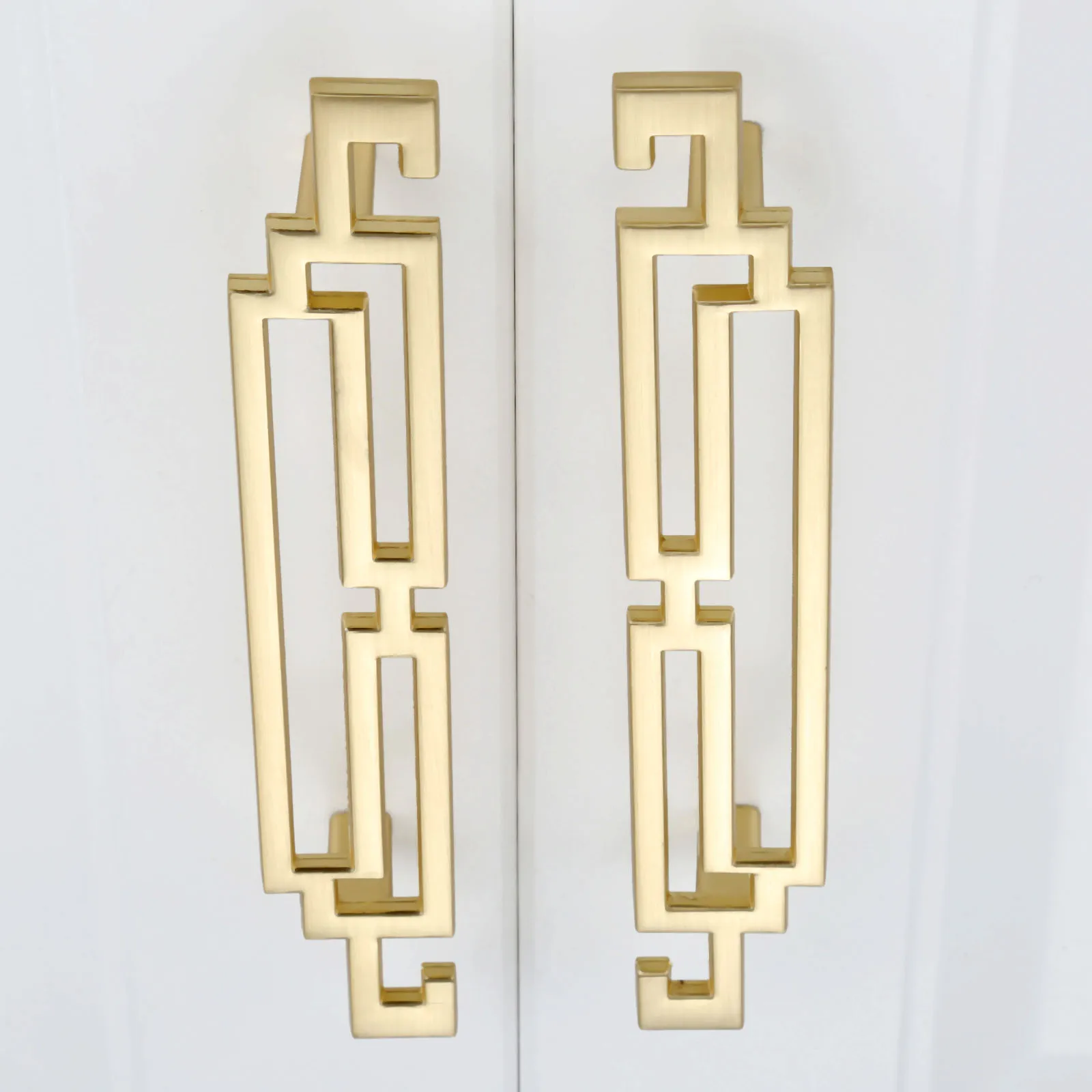 

Мебельная ручка из цинкового сплава золотистого цвета