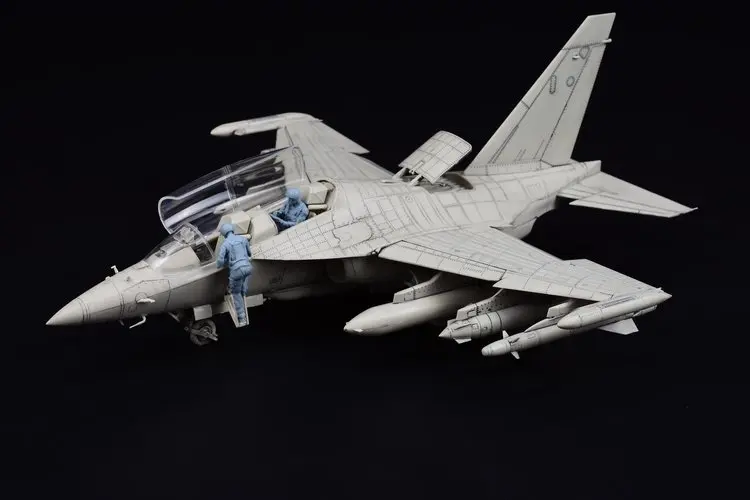 Набор пластиковых моделей Kitty Hawk KH80157 1:48 для российского самолета яка 130|Наборы