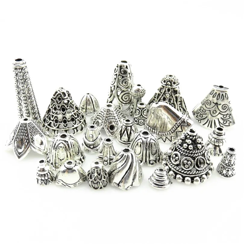 Этнический варизированный цветочный узор шармы в форме сердца рыбьи листья