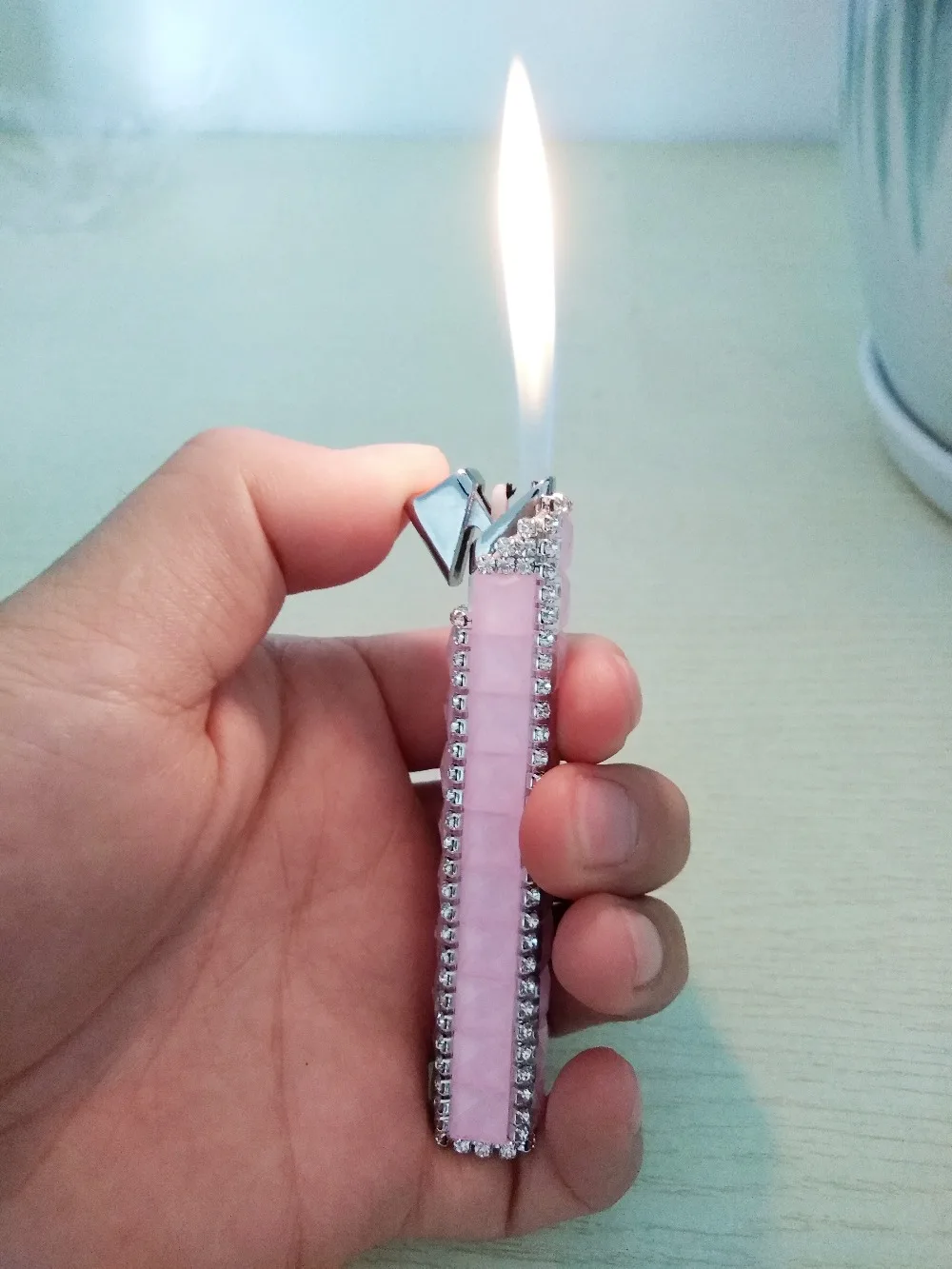 

Butane Gas Lighter Portable Gorgeous Diamond Lipstick Thin Lighter Small Gift for Girl