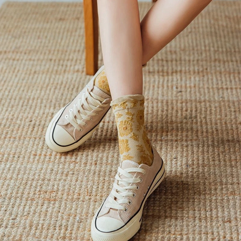 

Frilly Socks High Retro Women Flowers Embroidered Quality Fashion Style Meias Female Sox Casual Harajuku Accessories