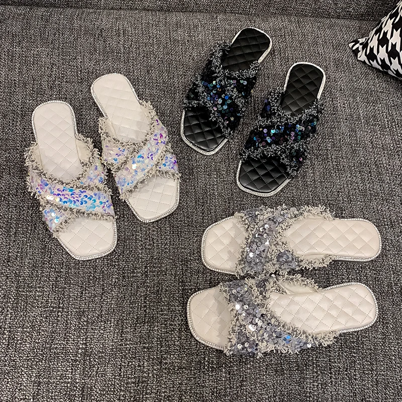 Тапки женские пляжные на плоской подошве повседневные шлепанцы с блестящими