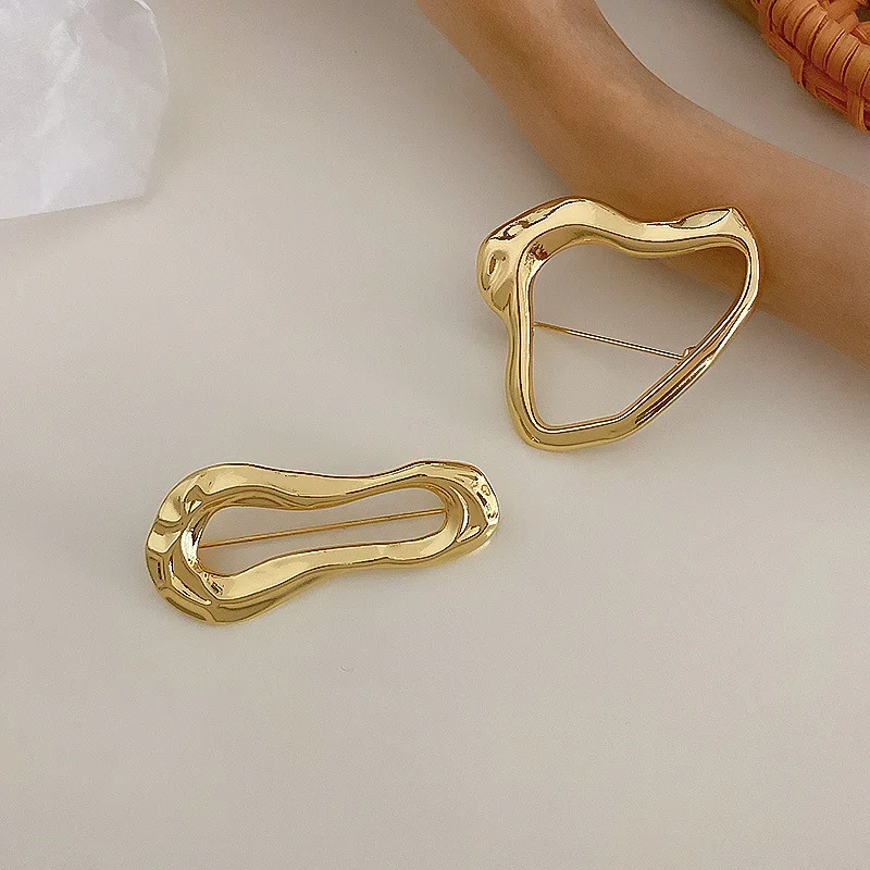 

Vintage Gold Color Metal Brooch Irregular Geometric Hollow Brooches for Women Pins Retro Accessories Fashion Jewelry Gift