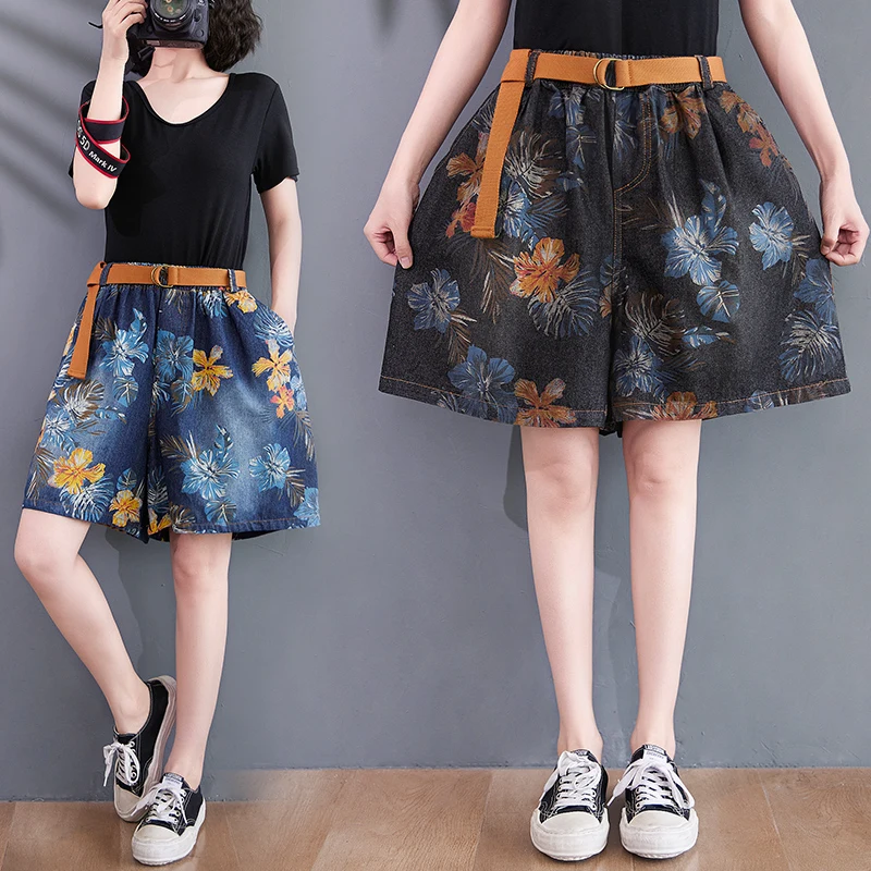 

Женские джинсовые шорты с принтом, повседневные свободные шорты из денима средней длины с широкими штанинами и эластичным поясом, в литерат...