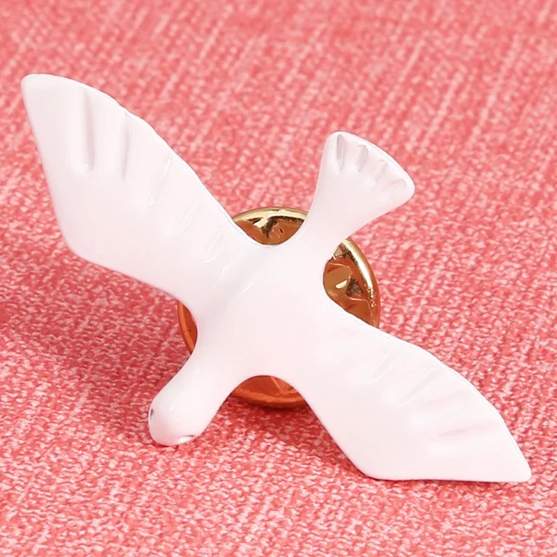 

1pcs Chinese fashion jewelry hot retro simple white pigeon brooch exquisite little animal collar male and female jewelry