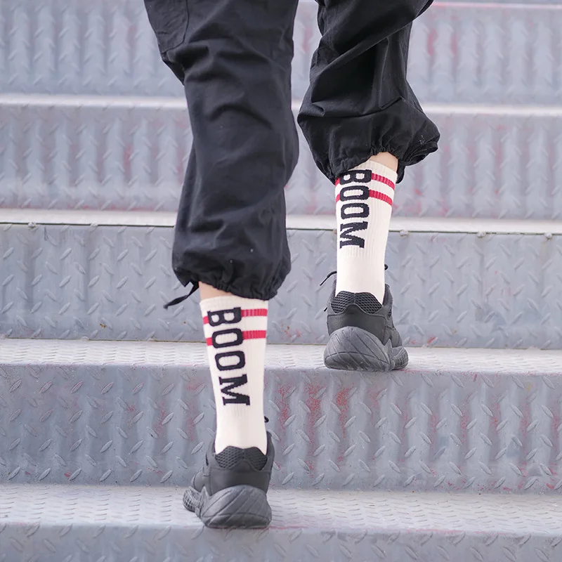 

Hip Hop Streetwear Long Tube Socks Women Men Two Bar Stripe Sports Socks Couple Socks Gifts Boom Letter Patterned Women Socks
