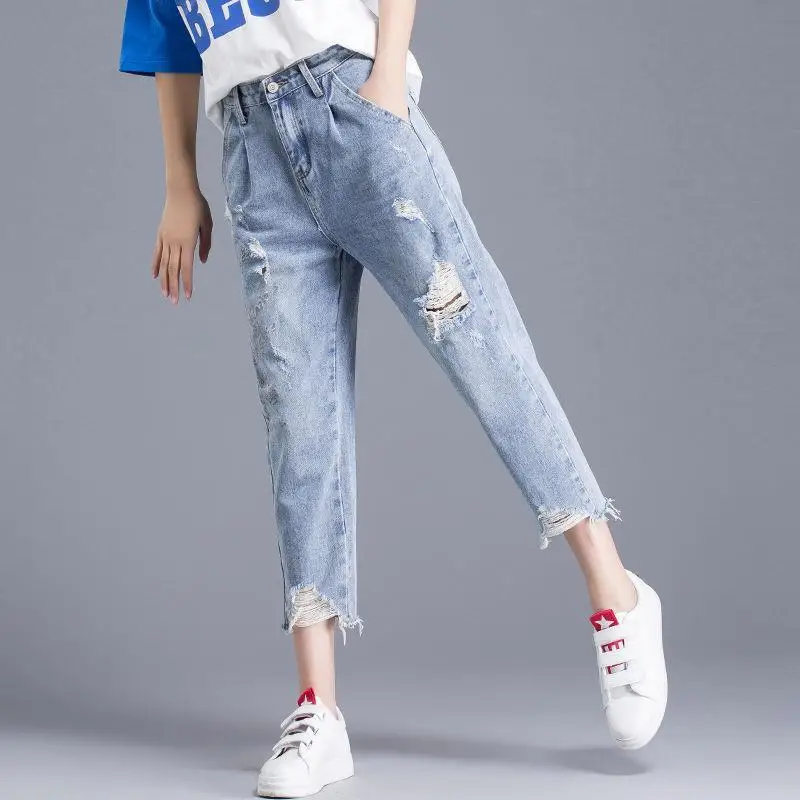 Рисунок 2 - Рваные джинсы для женщин