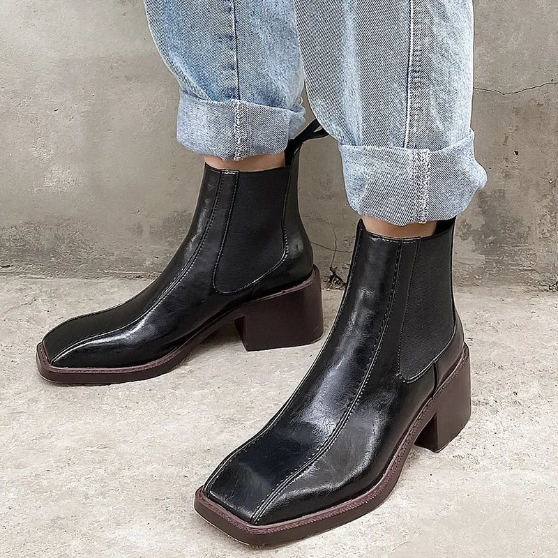 Женские ботильоны из натуральной кожи с квадратным носком на толстом каблуке |