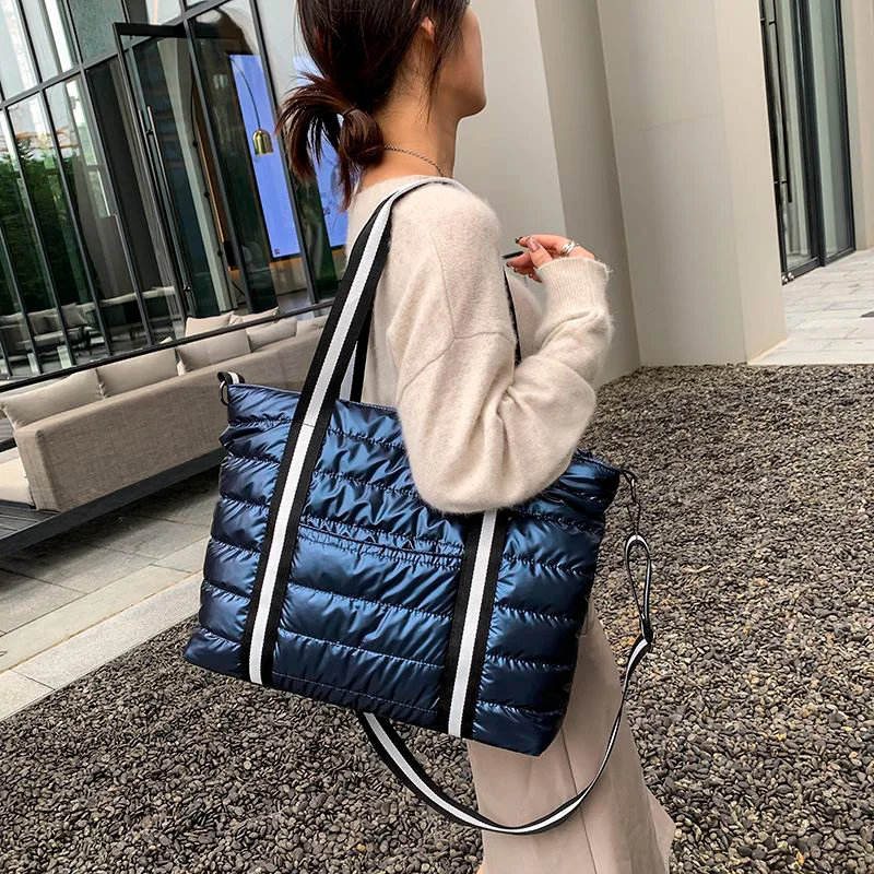 

2022 Winter Fashion Big Tote Bags Women Casual Shoulder Bag Trending Fluffy Handbags Designer Female Crossbody Bags