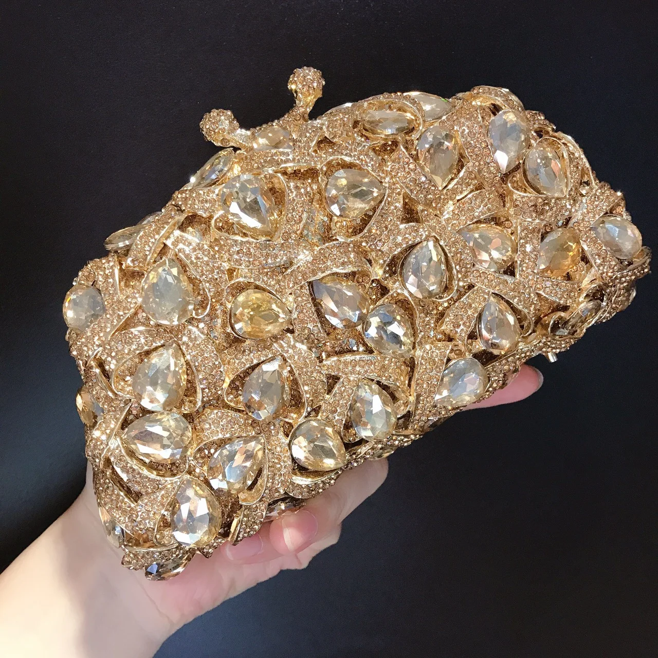 

Crystal bag chain bag 2020 new diamond dinner bag corrugated metal diamond banquet clutch bag European and American dress
