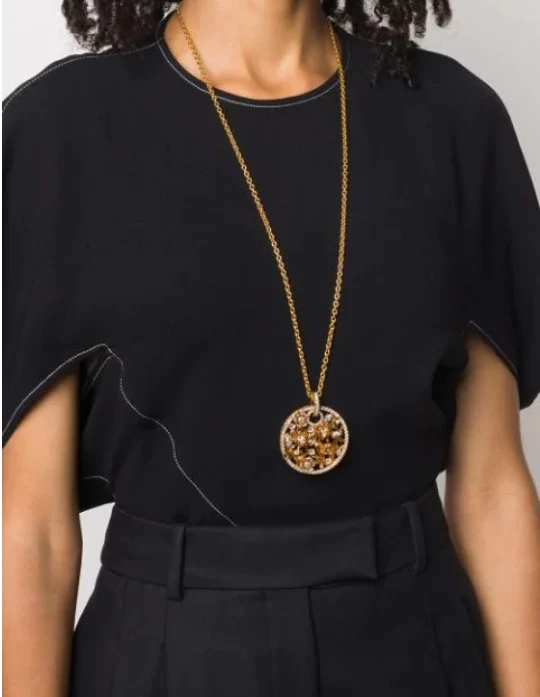 

European and American retro temperament carved pendant necklace