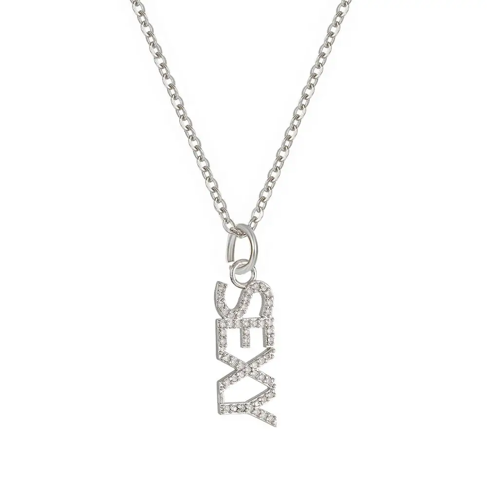 Изящное английское ожерелье с буквенным принтом золотистого и серебряного цвета