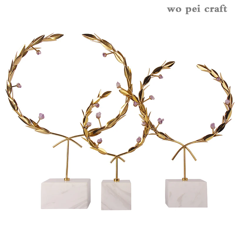 

Nordic Creative Gold metal crystal ring Marble base Crafts ornaments Modern home living room Decoration accessories figurines