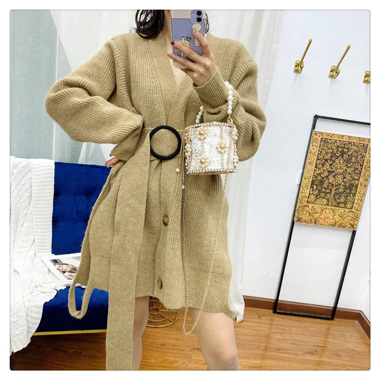 Роскошные свадебные туфли с отделкой жемчугом и прозрачными стразами ручка